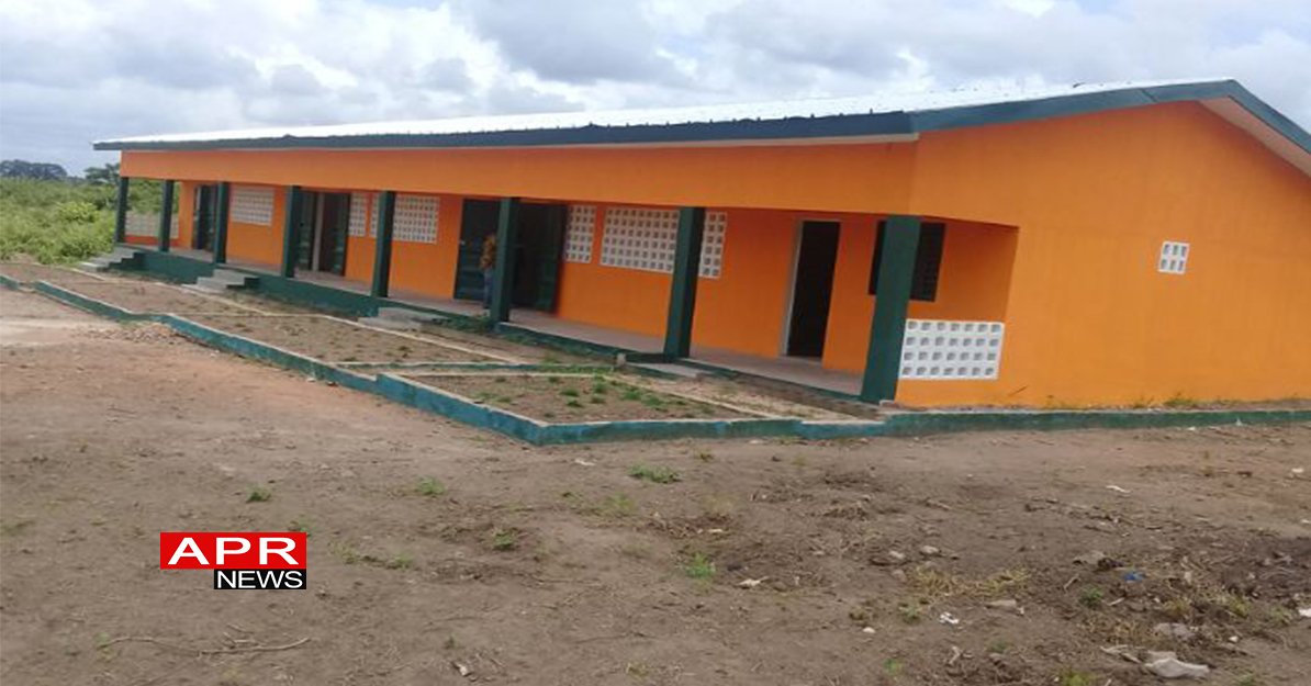VidéoCôte d'Ivoire  Il réaménage son école à ses propres frais