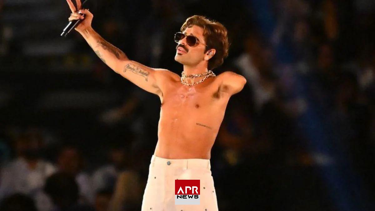 APRNEWS: Jeux paralympiques – Qui est cet artiste aux allures de Freddie Mercury ?