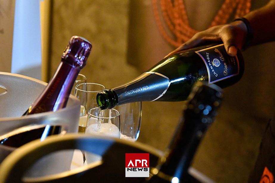 APRNEWS: La Côte d’Ivoire, le pays des suspendus ou le champagne est servi en abondance.