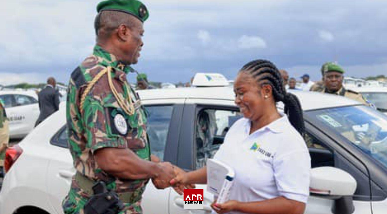 APRNEWS: Oligui Nguema distribue 417 taxis au programme « un gabonais un taxi »