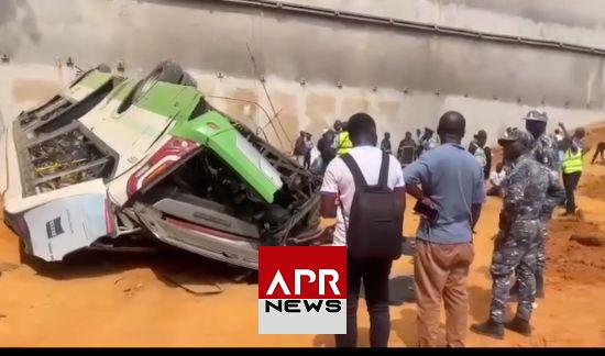 APRNEWS: Un Accident de bus tragique à Abidjan fait 1 mort APRNEWS: Un Accident de bus tragique à Abidjan fait 1 mort