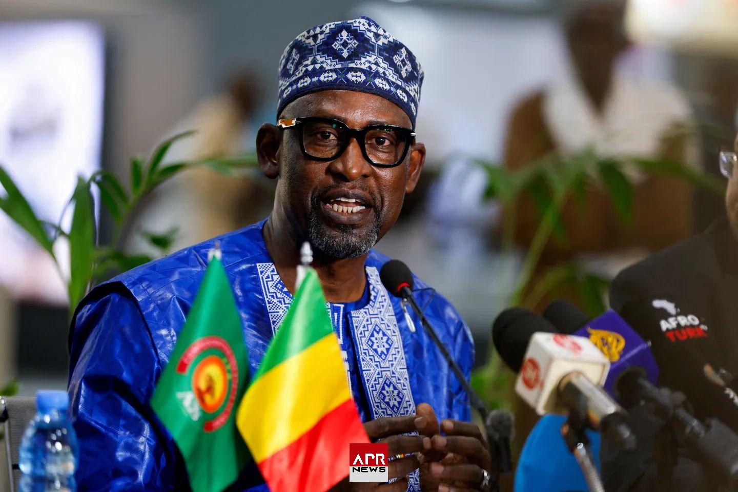 APRNEWS: Le Mali écarte les craintes d'une prise de Bamako après le blocus terroriste du carburant APRNEWS: Le Mali écarte les craintes d'une prise de Bamako après le blocus terroriste du carburant
