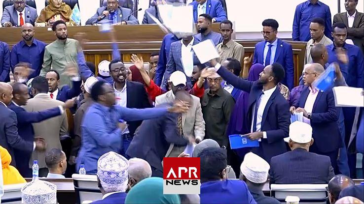 APRNEWS: Somalie – Chaos au Parlement autour des amendements constitutionnels